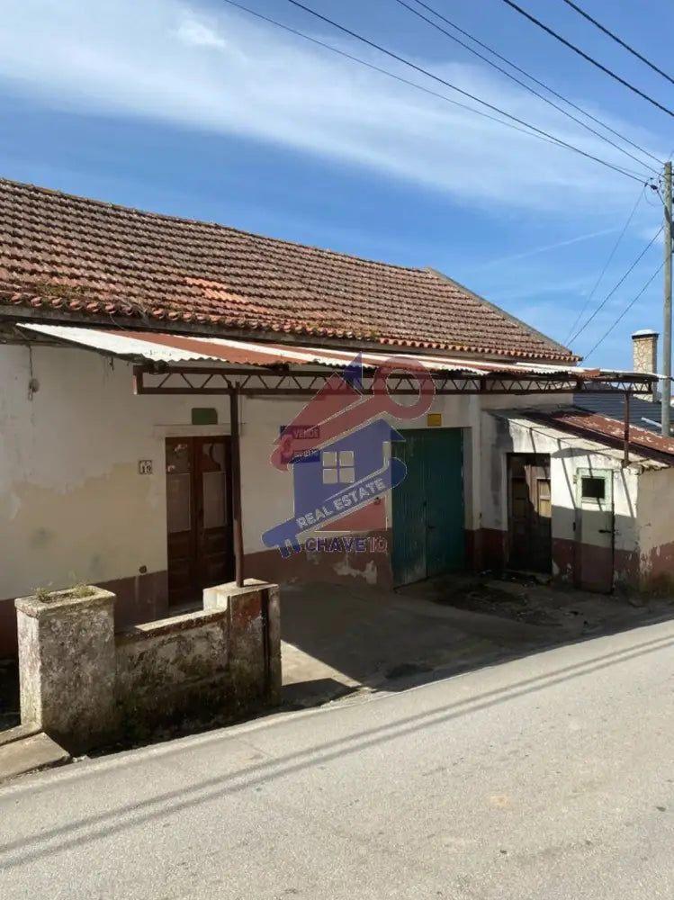 Casa Térrea Para Restaurar - Azueira